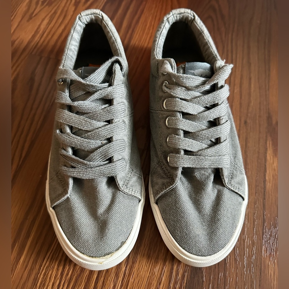 Rocket Dog Gray Casual Sneakers Women’s Size 8